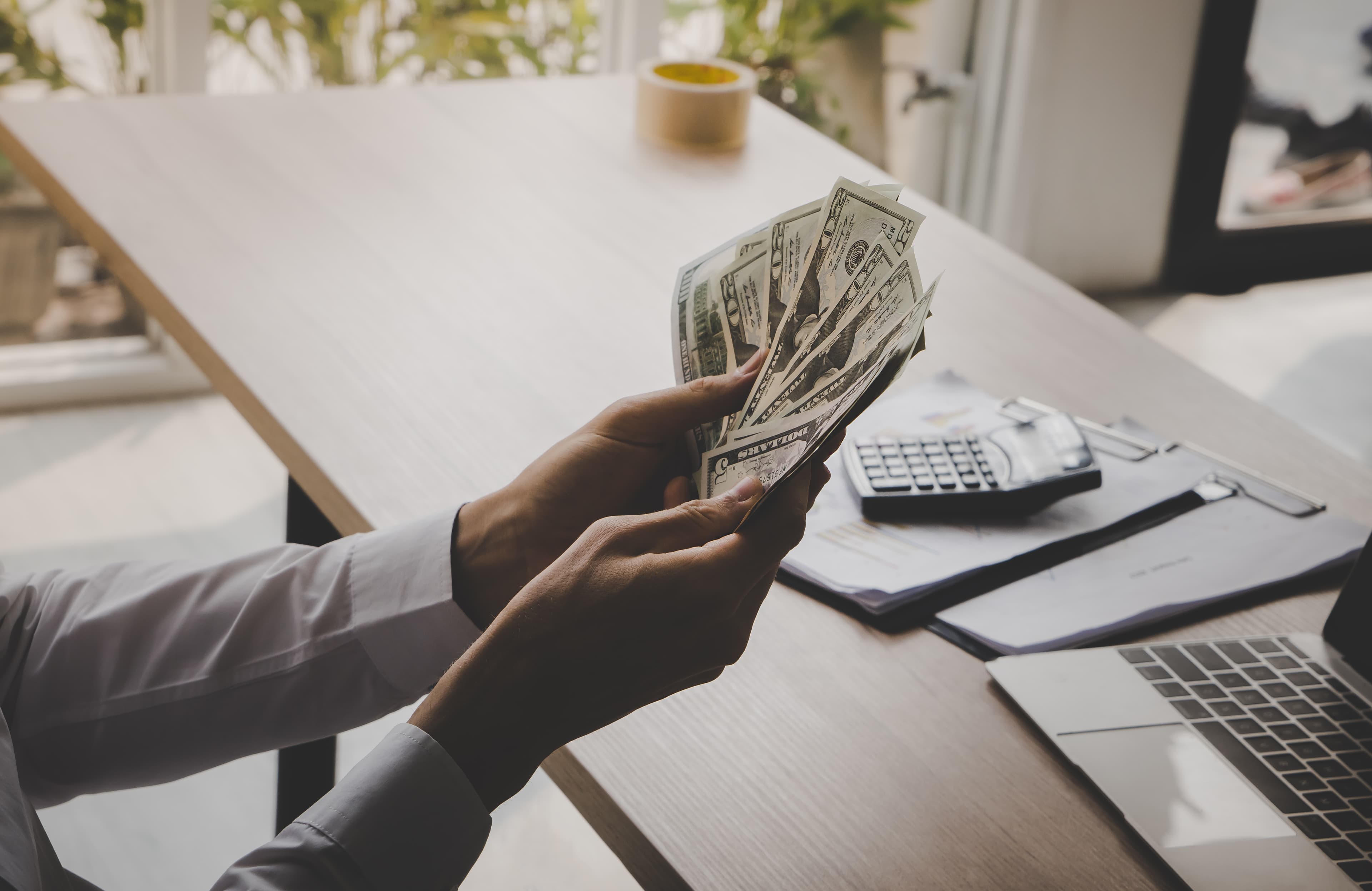Imagem ilustrativa para o artigo Guia Definitivo dos Investimentos: Como Fazer seu Dinheiro Trabalhar